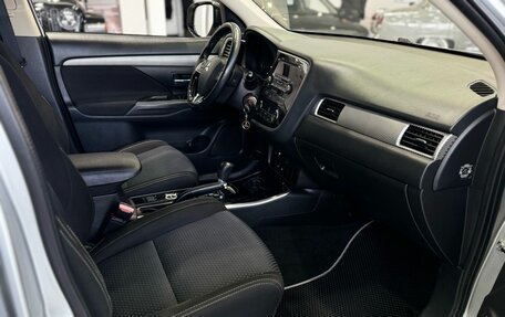 Mitsubishi Outlander III рестайлинг 3, 2017 год, 2 049 900 рублей, 20 фотография