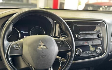 Mitsubishi Outlander III рестайлинг 3, 2017 год, 2 049 900 рублей, 12 фотография