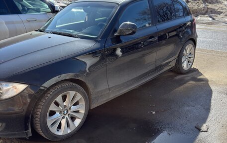 BMW 1 серия, 2011 год, 870 000 рублей, 2 фотография