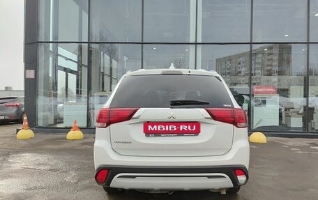 Mitsubishi Outlander III рестайлинг 3, 2021 год, 2 704 000 рублей, 7 фотография