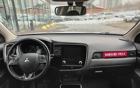 Mitsubishi Outlander III рестайлинг 3, 2021 год, 2 704 000 рублей, 17 фотография