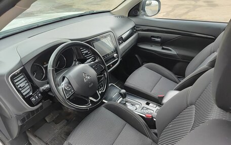 Mitsubishi Outlander III рестайлинг 3, 2021 год, 2 704 000 рублей, 20 фотография