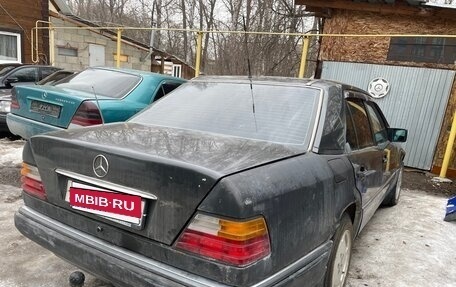 Mercedes-Benz E-Класс, 1993 год, 330 000 рублей, 3 фотография
