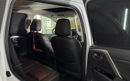 Mitsubishi Pajero Sport III рестайлинг, 2020 год, 4 500 000 рублей, 6 фотография