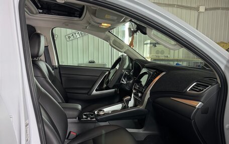 Mitsubishi Pajero Sport III рестайлинг, 2020 год, 4 500 000 рублей, 9 фотография