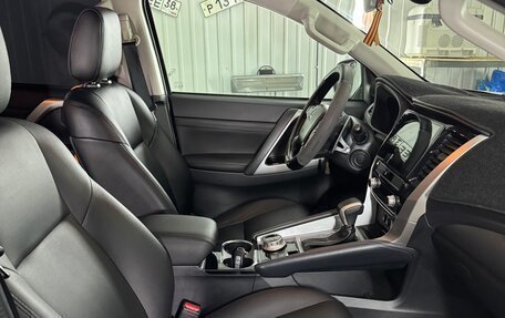 Mitsubishi Pajero Sport III рестайлинг, 2020 год, 4 500 000 рублей, 8 фотография