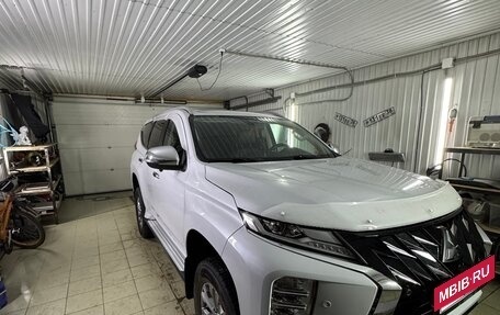 Mitsubishi Pajero Sport III рестайлинг, 2020 год, 4 500 000 рублей, 2 фотография