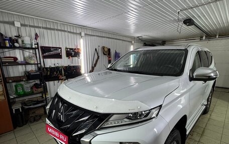 Mitsubishi Pajero Sport III рестайлинг, 2020 год, 4 500 000 рублей, 3 фотография