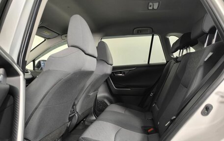 Toyota RAV4, 2021 год, 3 200 000 рублей, 9 фотография