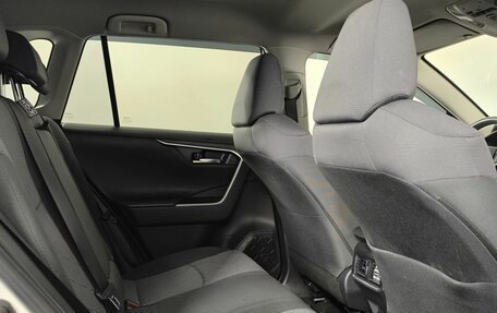 Toyota RAV4, 2021 год, 3 200 000 рублей, 10 фотография