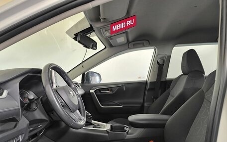 Toyota RAV4, 2021 год, 3 200 000 рублей, 8 фотография