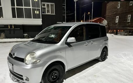 Toyota Sienta I, 2005 год, 800 000 рублей, 4 фотография