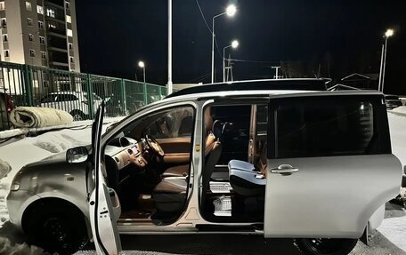 Toyota Sienta I, 2005 год, 800 000 рублей, 8 фотография