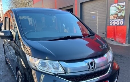 Honda Stepwgn IV, 2015 год, 1 780 000 рублей, 2 фотография