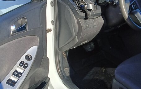 Hyundai Solaris II рестайлинг, 2013 год, 755 755 рублей, 4 фотография