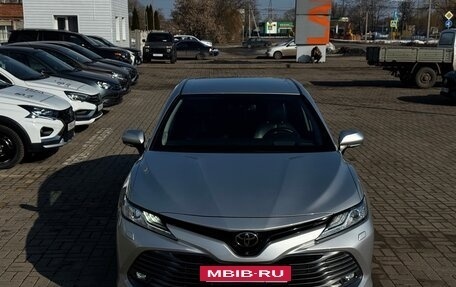 Toyota Camry, 2020 год, 3 290 000 рублей, 2 фотография