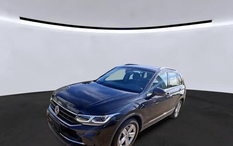 Volkswagen Tiguan II, 2021 год, 2 632 000 рублей, 1 фотография