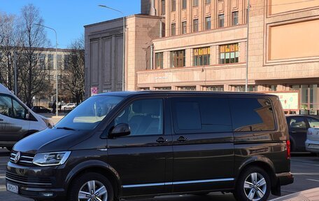 Volkswagen Multivan T6 рестайлинг, 2016 год, 4 000 000 рублей, 3 фотография