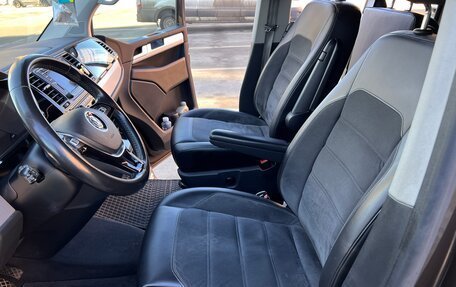 Volkswagen Multivan T6 рестайлинг, 2016 год, 4 000 000 рублей, 13 фотография