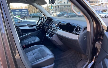 Volkswagen Multivan T6 рестайлинг, 2016 год, 4 000 000 рублей, 11 фотография