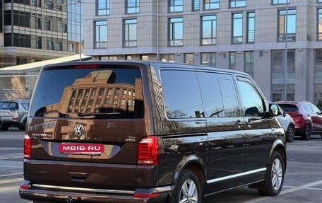 Volkswagen Multivan T6 рестайлинг, 2016 год, 4 000 000 рублей, 6 фотография