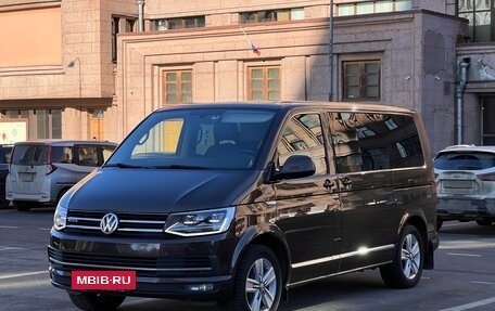 Volkswagen Multivan T6 рестайлинг, 2016 год, 4 000 000 рублей, 2 фотография