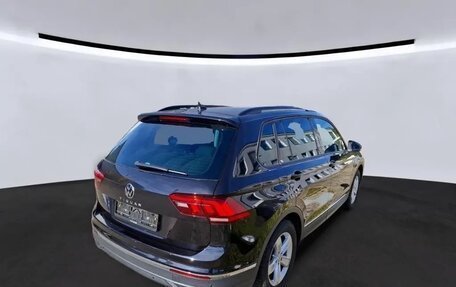 Volkswagen Tiguan II, 2021 год, 2 632 000 рублей, 4 фотография