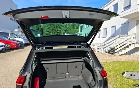 Volkswagen Tiguan II, 2021 год, 2 632 000 рублей, 11 фотография