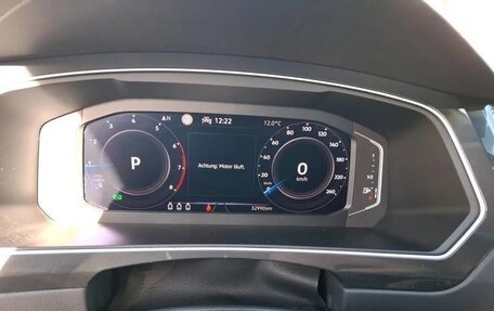 Volkswagen Tiguan II, 2021 год, 2 632 000 рублей, 15 фотография