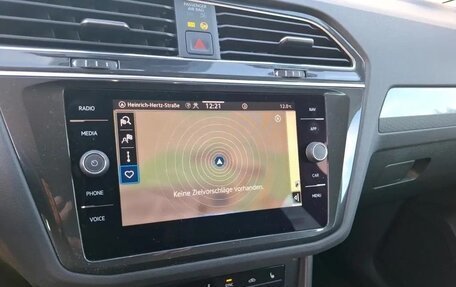 Volkswagen Tiguan II, 2021 год, 2 632 000 рублей, 16 фотография