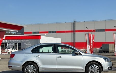 Volkswagen Jetta VI, 2013 год, 935 000 рублей, 2 фотография