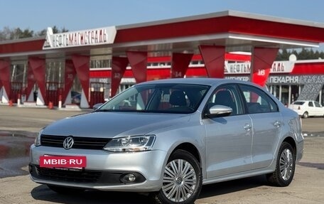 Volkswagen Jetta VI, 2013 год, 935 000 рублей, 3 фотография