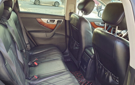 Infiniti QX70, 2016 год, 2 800 000 рублей, 9 фотография