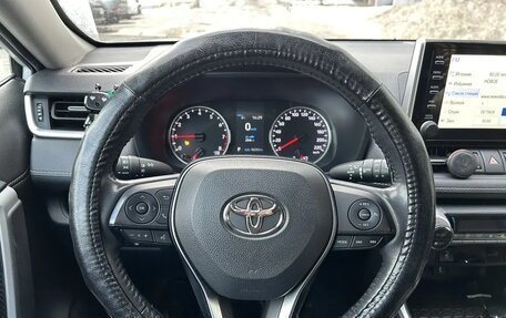 Toyota RAV4, 2021 год, 3 350 000 рублей, 8 фотография