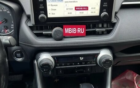 Toyota RAV4, 2021 год, 3 350 000 рублей, 10 фотография