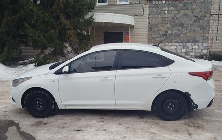 Hyundai Solaris II рестайлинг, 2018 год, 850 000 рублей, 3 фотография