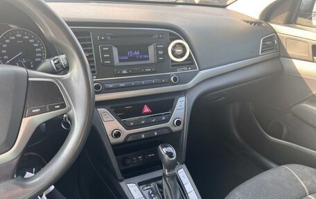 Hyundai Elantra VI рестайлинг, 2016 год, 965 000 рублей, 7 фотография