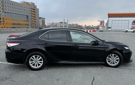 Toyota Camry, 2018 год, 2 300 000 рублей, 6 фотография