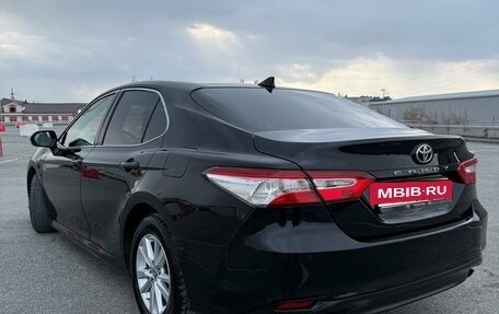 Toyota Camry, 2018 год, 2 300 000 рублей, 4 фотография