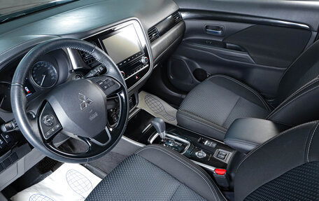 Mitsubishi Outlander III рестайлинг 3, 2021 год, 2 819 000 рублей, 8 фотография