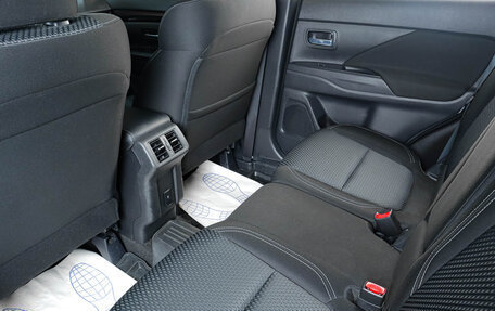 Mitsubishi Outlander III рестайлинг 3, 2021 год, 2 819 000 рублей, 9 фотография