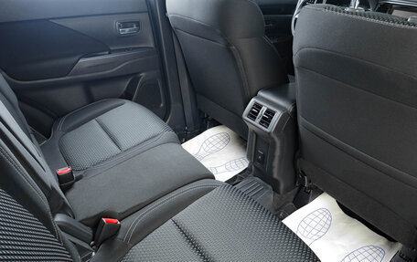 Mitsubishi Outlander III рестайлинг 3, 2021 год, 2 819 000 рублей, 10 фотография