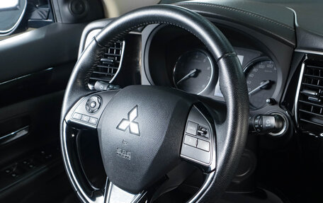 Mitsubishi Outlander III рестайлинг 3, 2021 год, 2 819 000 рублей, 12 фотография