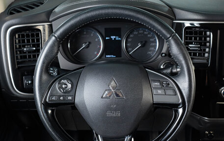 Mitsubishi Outlander III рестайлинг 3, 2021 год, 2 819 000 рублей, 14 фотография