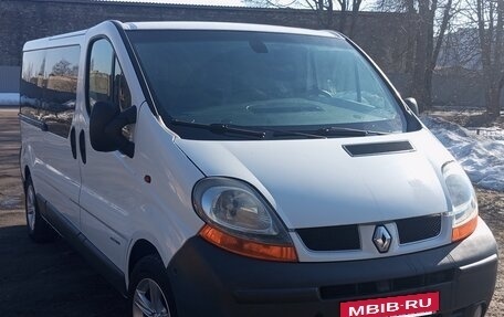 Renault Trafic, 2003 год, 1 100 000 рублей, 2 фотография