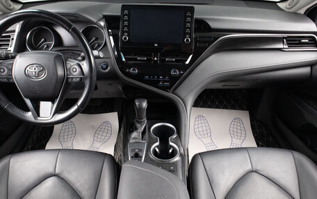 Toyota Camry, 2021 год, 3 599 000 рублей, 8 фотография