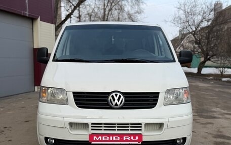 Volkswagen Caravelle T5, 2006 год, 1 290 000 рублей, 3 фотография