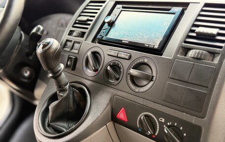 Volkswagen Caravelle T5, 2006 год, 1 290 000 рублей, 8 фотография