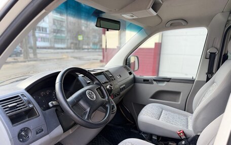 Volkswagen Caravelle T5, 2006 год, 1 290 000 рублей, 16 фотография