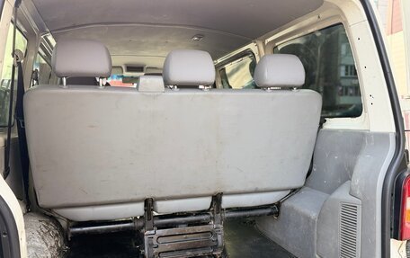 Volkswagen Caravelle T5, 2006 год, 1 290 000 рублей, 25 фотография